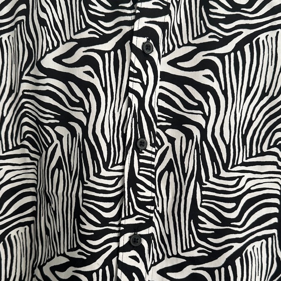 Men's GUESS Slim Fit Short Sleeve Military Inspired Zebra Shirt - Size Men's L - Picture 8 of 15
